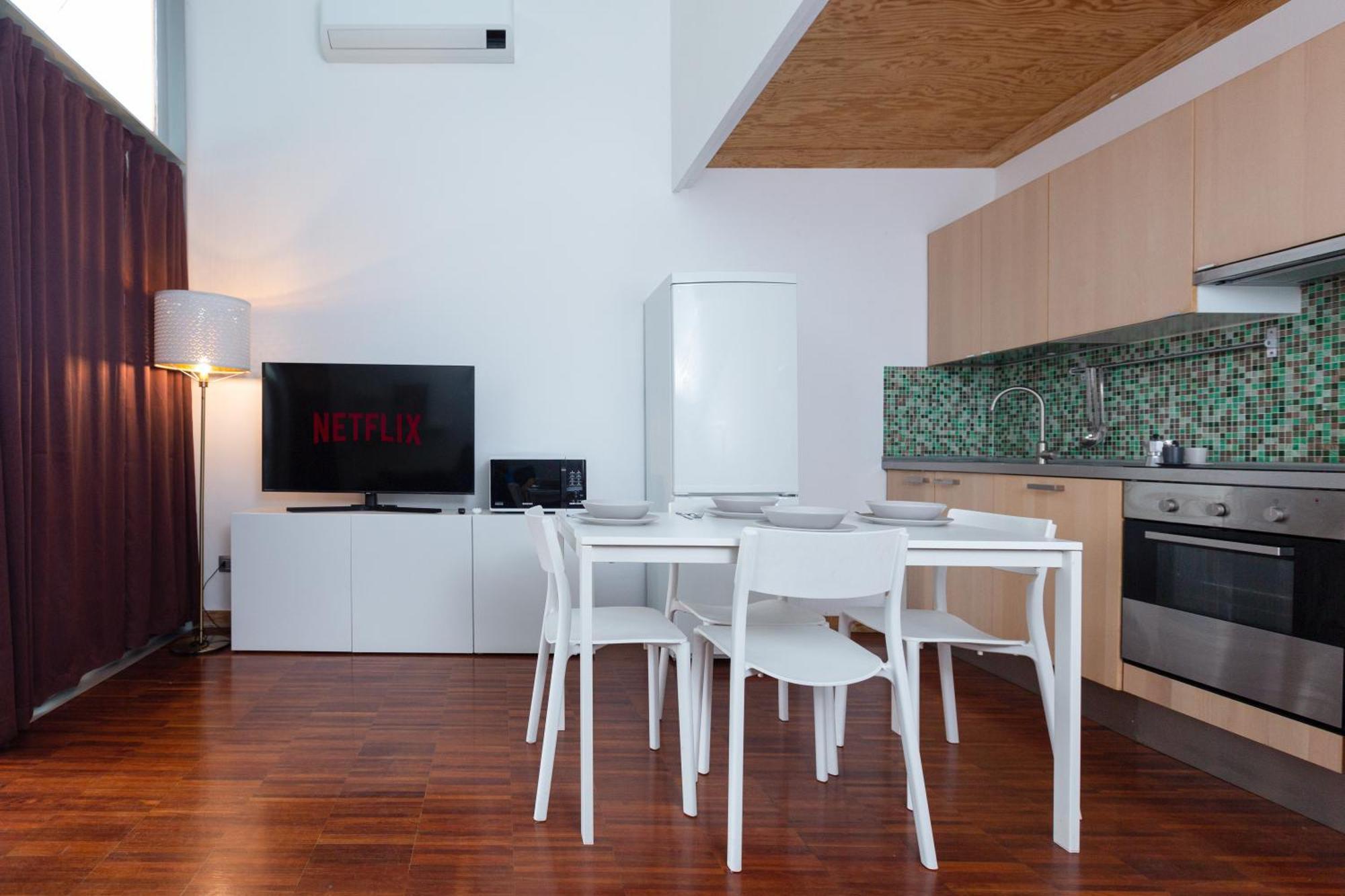 Ferienwohnung White And Brown Exclusive Loft With Terrace - Free Parking - M2 Station Mailand Exterior foto